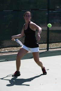 Heather Annis captured a dramatic win at No. 2 singles. 