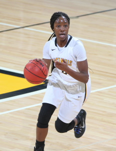 Emee Udo provided a strong defensive presence during the Gustie win, and also grabbed five rebounds and dished out four assists (photo courtesy of Alex Nadeau '16)