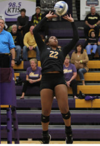 Marisa Morgan stepped in as the setter after Holtan's injury.