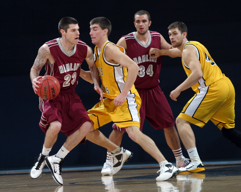 Men’s Basketball Suffers First MIAC Loss, Falls To Hamline In Overtime