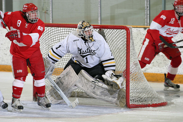 Men’s Hockey Holds On To Defeat Saint John’s 3-1, Advances To MIAC Championship