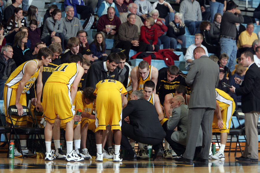 Men’s Basketball Welcomes Johnnies For MIAC Playoff Tilt