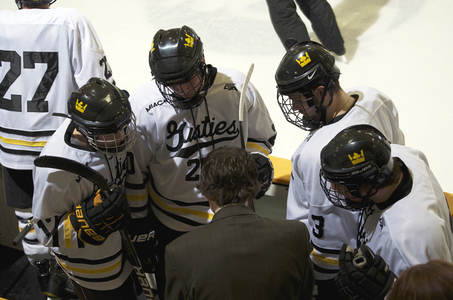 Men’s Hockey Moves Up To No. 11 In USCHO.com Poll