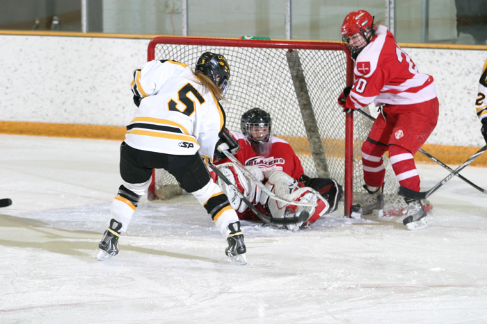 Women’s Hockey Routs Saint Ben’s 9-1