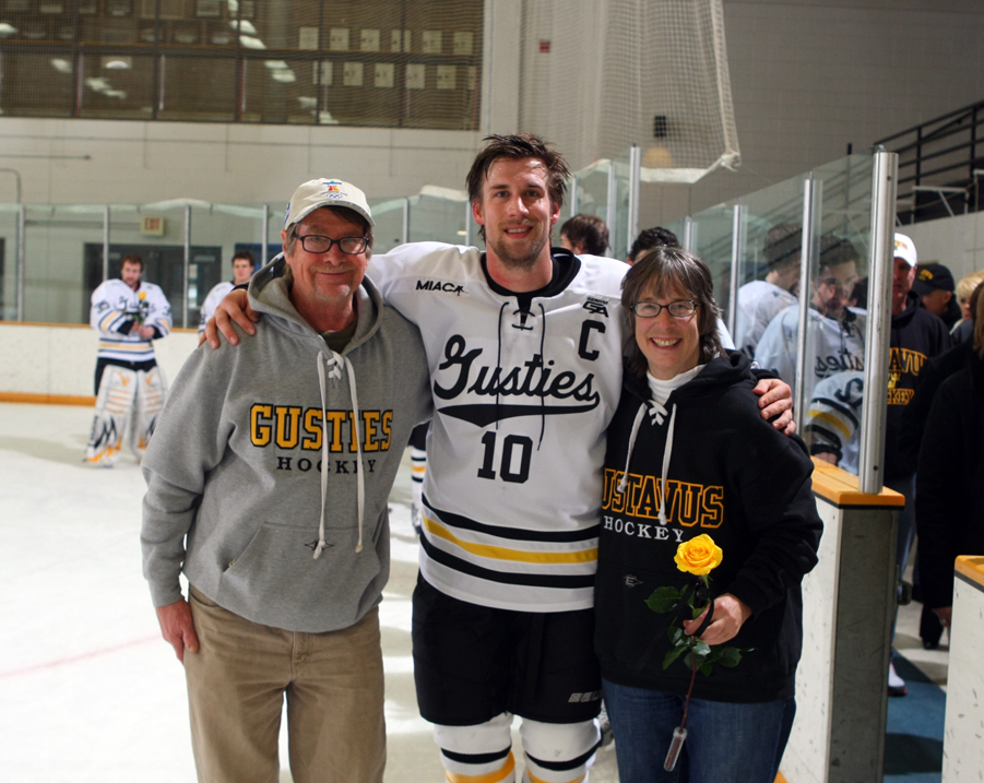 Men’s Hockey To Battle St. Olaf In Final Series Of Regular Season