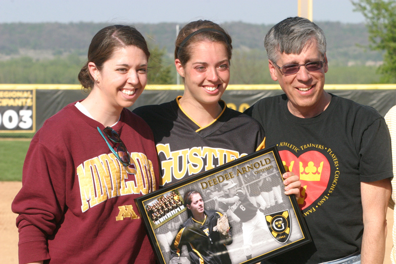 Softball Splits With Augsburg On Senior Day