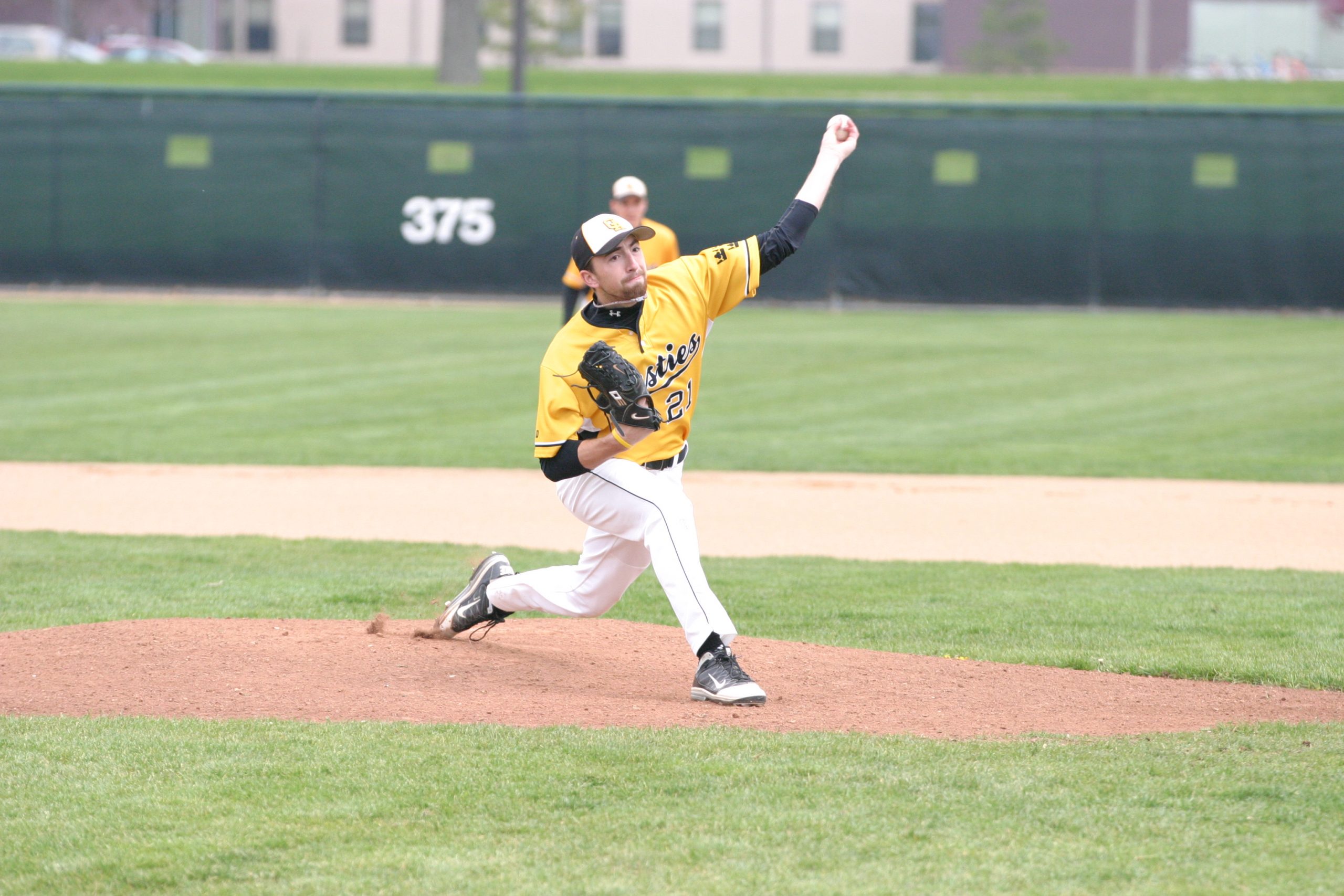 Baseball Splits Doubleheader With Second-Place Saint John’s