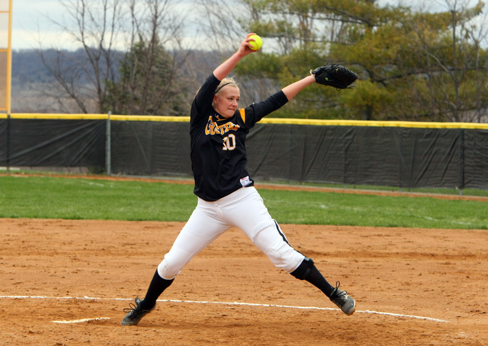 Kate Rentschler Named MIAC Pitcher Of The Week