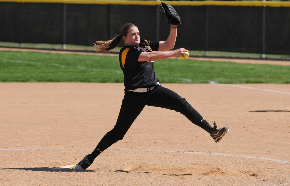 Sarah Rozell Named MIAC Pitcher Of The Week