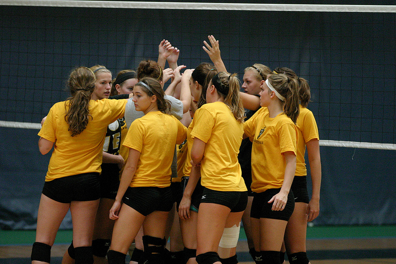 Volleyball Gears Up For St. Olaf Scrimmage