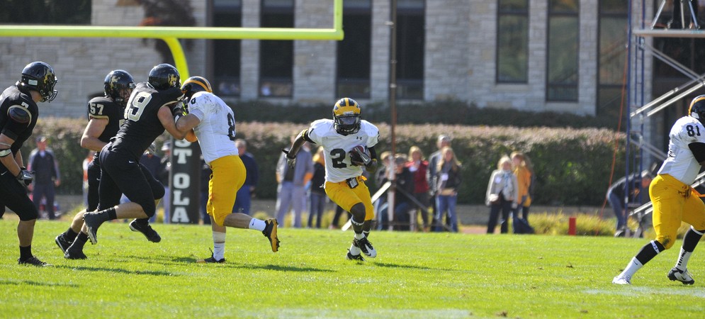 Football Heads To Northfield To Battle St. Olaf On Saturday