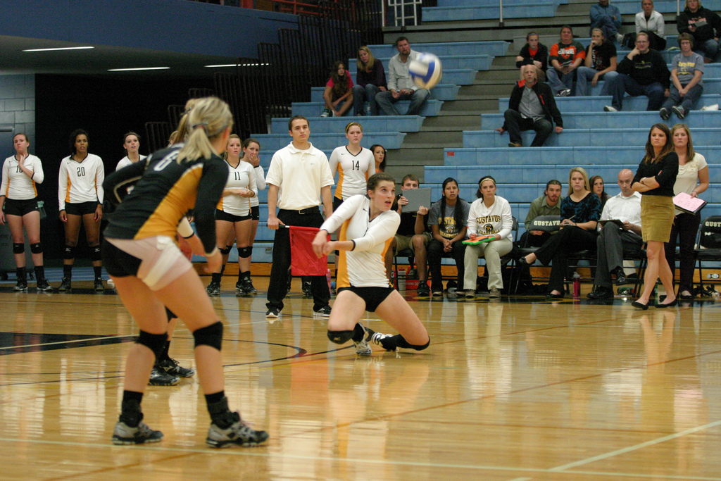 Volleyball Falls 3-2 To Carleton In Back And Forth Match