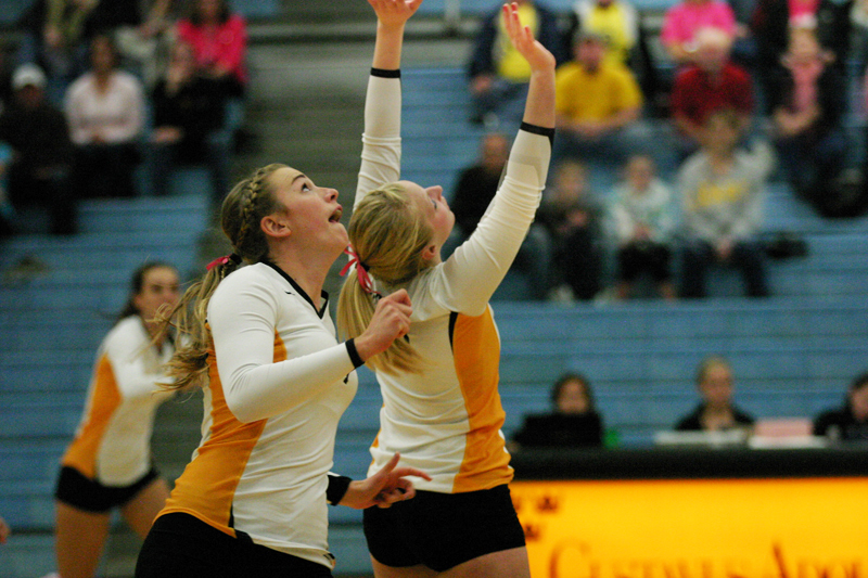 Volleyball Finds Trouble Closing, Falls 3-0 To Northwestern