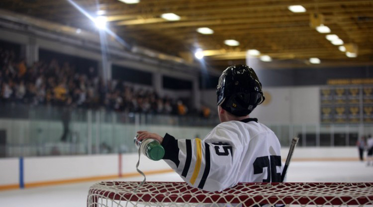 Men’s Hockey Falls To No. 12 In USCHO.com Poll