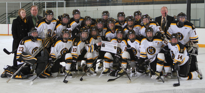 Women’s Hockey Skates Past St. Catherine 2-1, Carroll Gets 300th Win