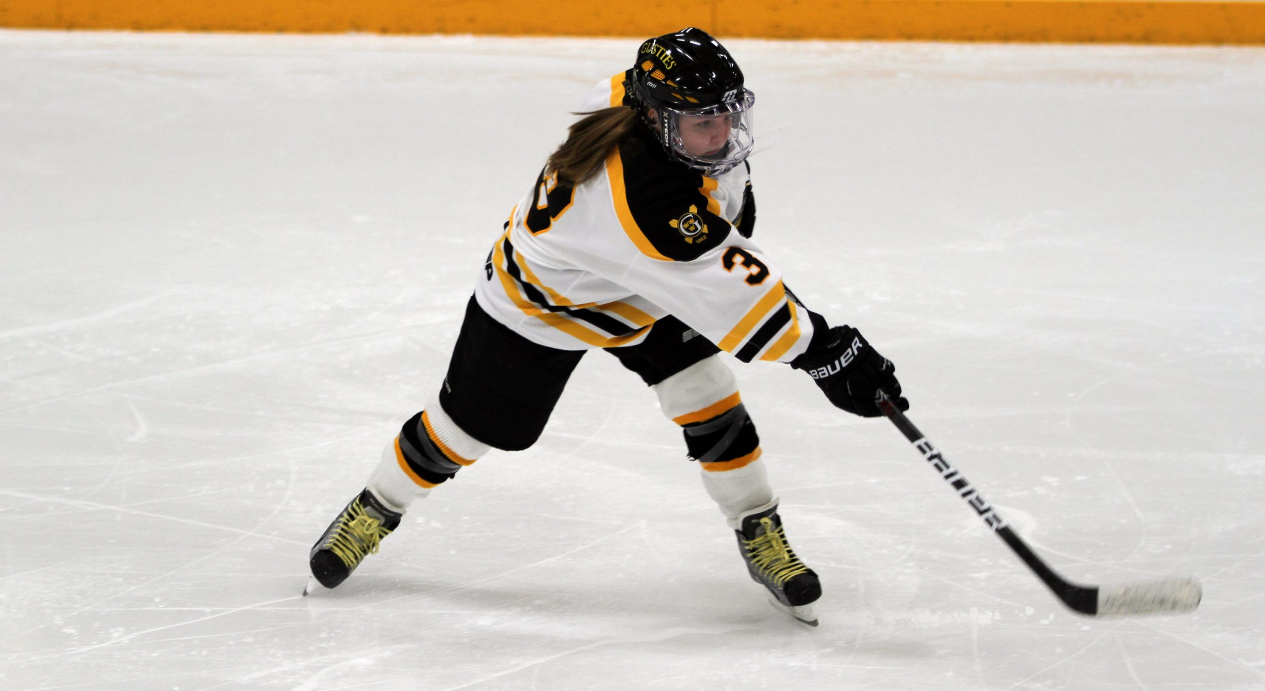 Women’s Hockey Remains Unbeaten With 5-1 Victory Over Concordia