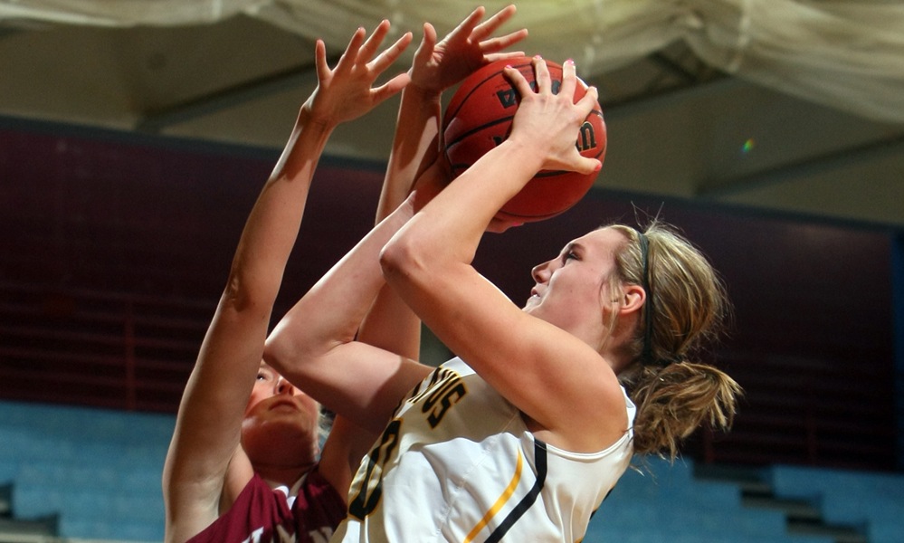 Women’s Basketball Stays Hot, Cruises By Hamline 87-57