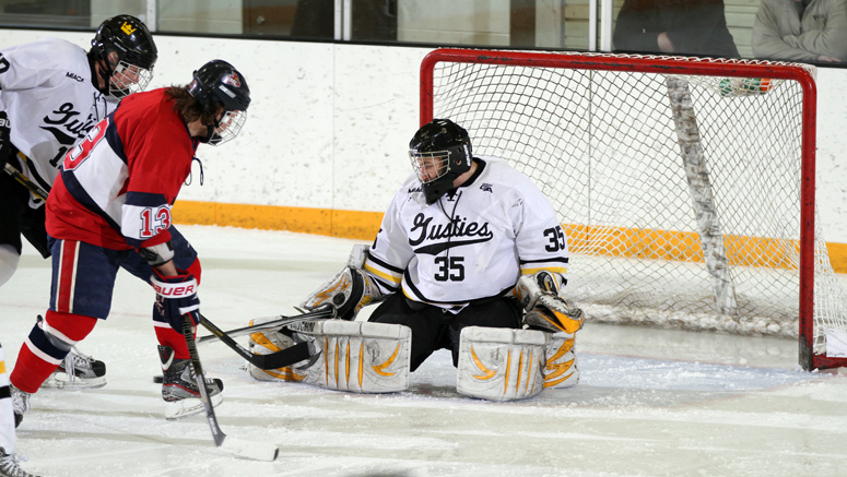 Walsh’s Hat Trick Caps Sweep Of Saint Mary’s, Men’s Hockey Wins 5-2