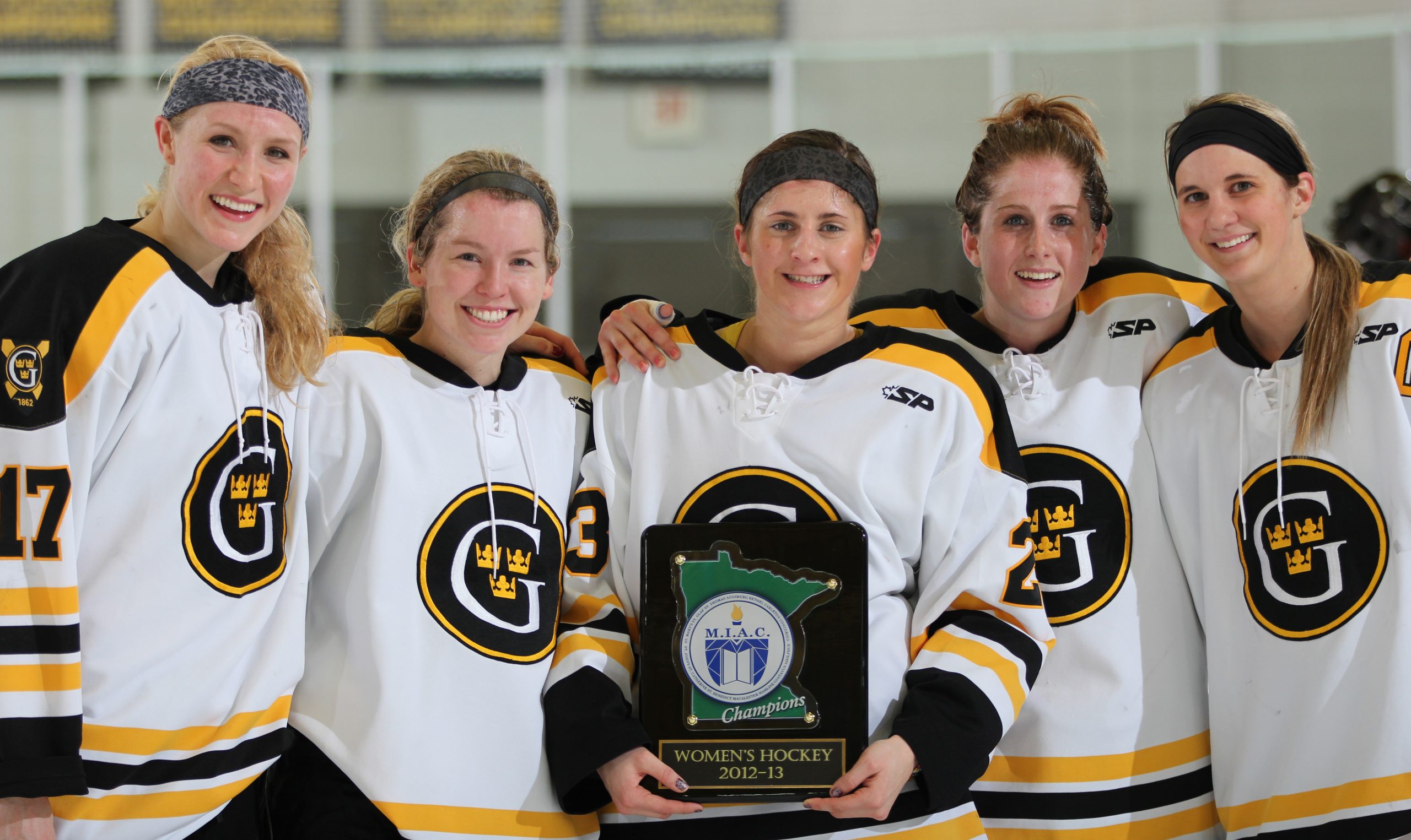 Women’s Hockey Completes Unbeaten Season With 8-2 Win Over Saint Benedict On Senior Day