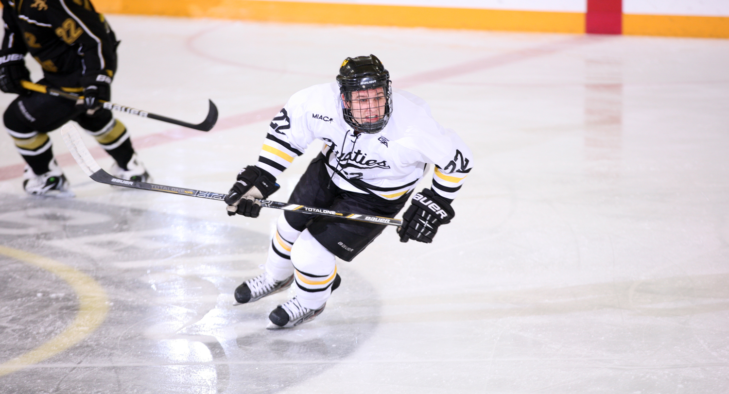 Men’s Hockey Secures Playoff Spot With 4-1 Win Over St. Olaf On Senior Night