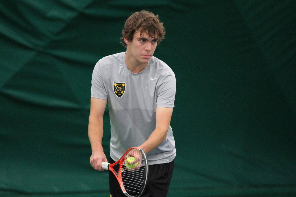 Men’s Tennis Defeats Grinnell 8-1, Macalester 9-0