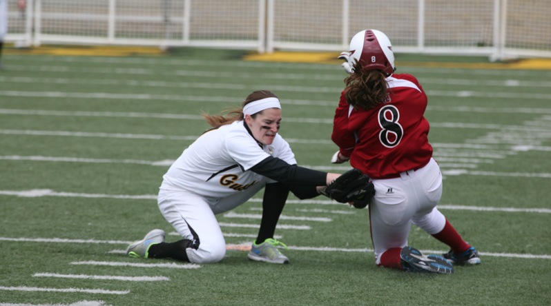 Softball Swept By Hamline