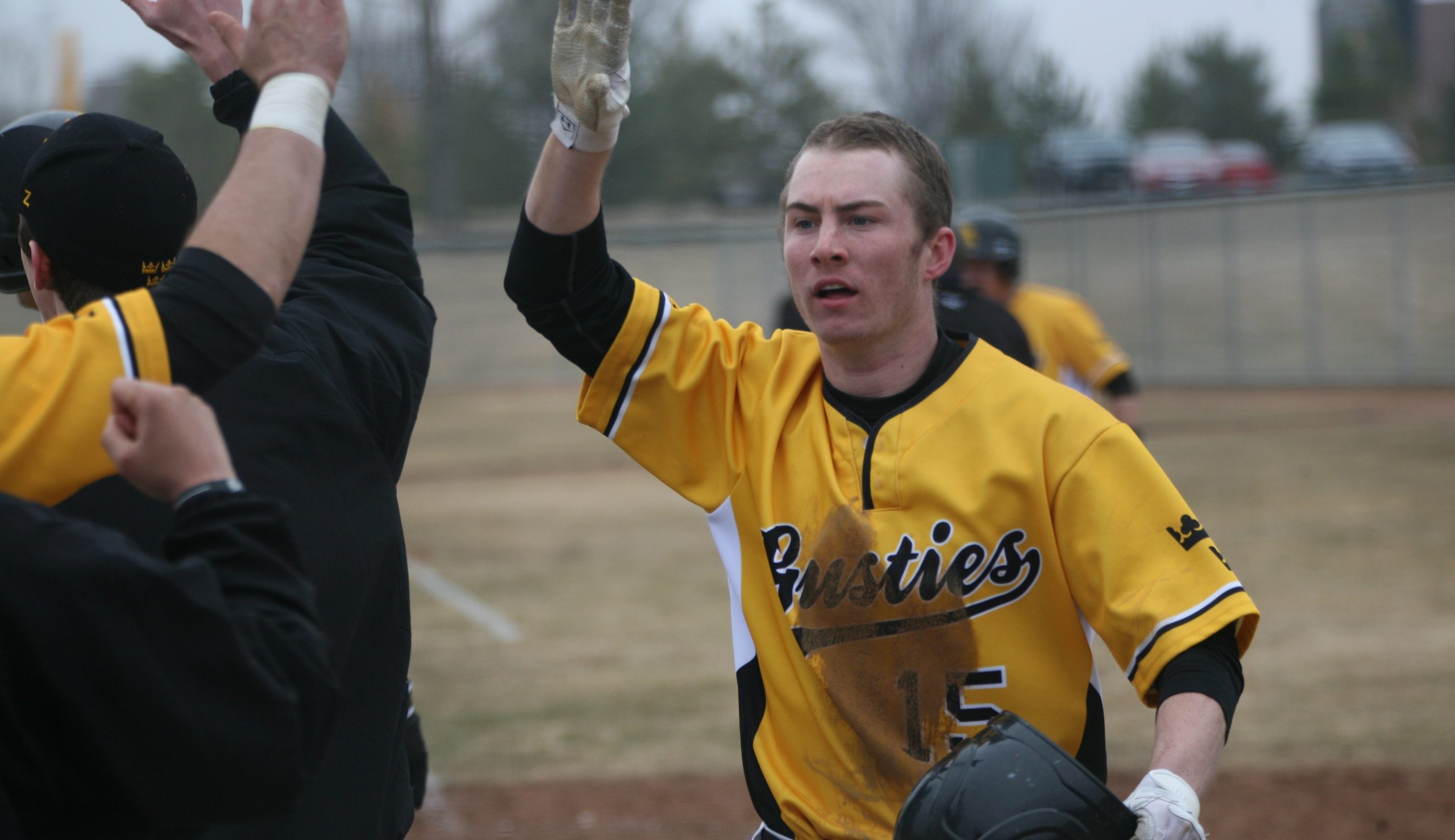 Baseball Opens MIAC Play With Sweep Over Carleton 3-2, 5-4