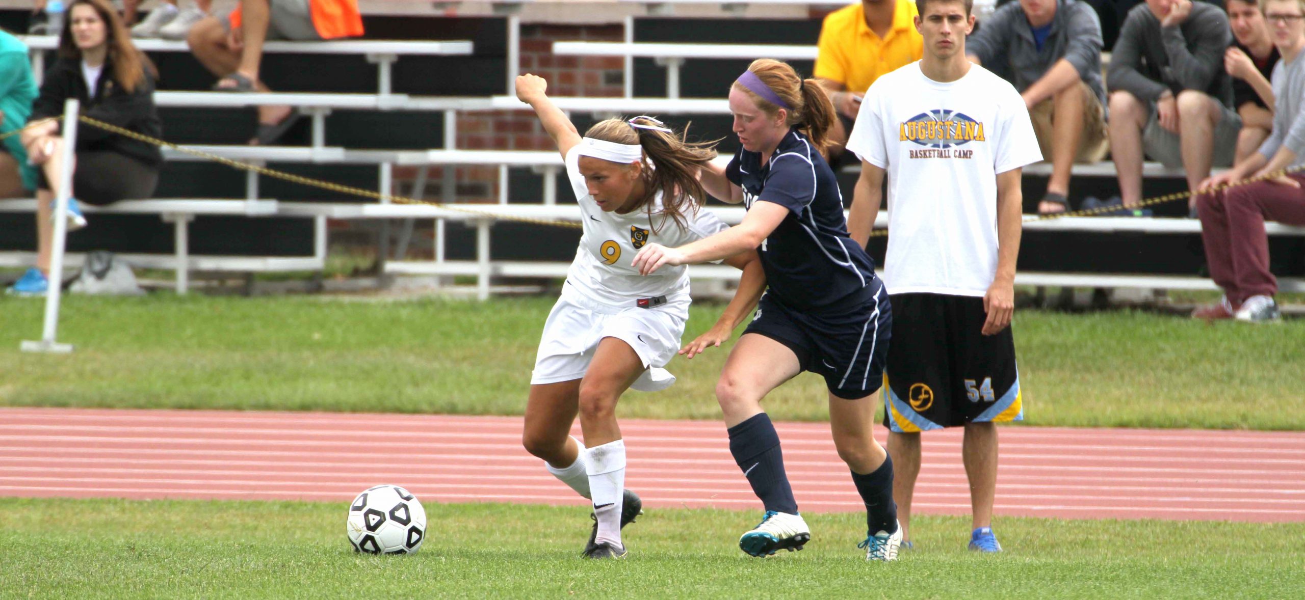 Women’s Soccer Picks Up First Win Of Season 4-2 Over UW-Stout