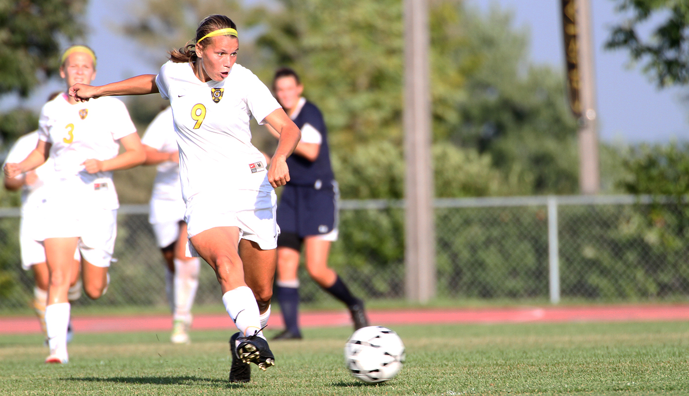 Late Carleton Goal Sinks Women’s Soccer 2-1