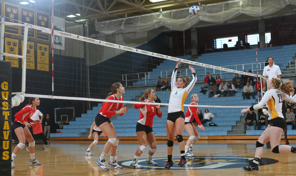 Volleyball Suffers 3-1 Loss To Saint Mary’s