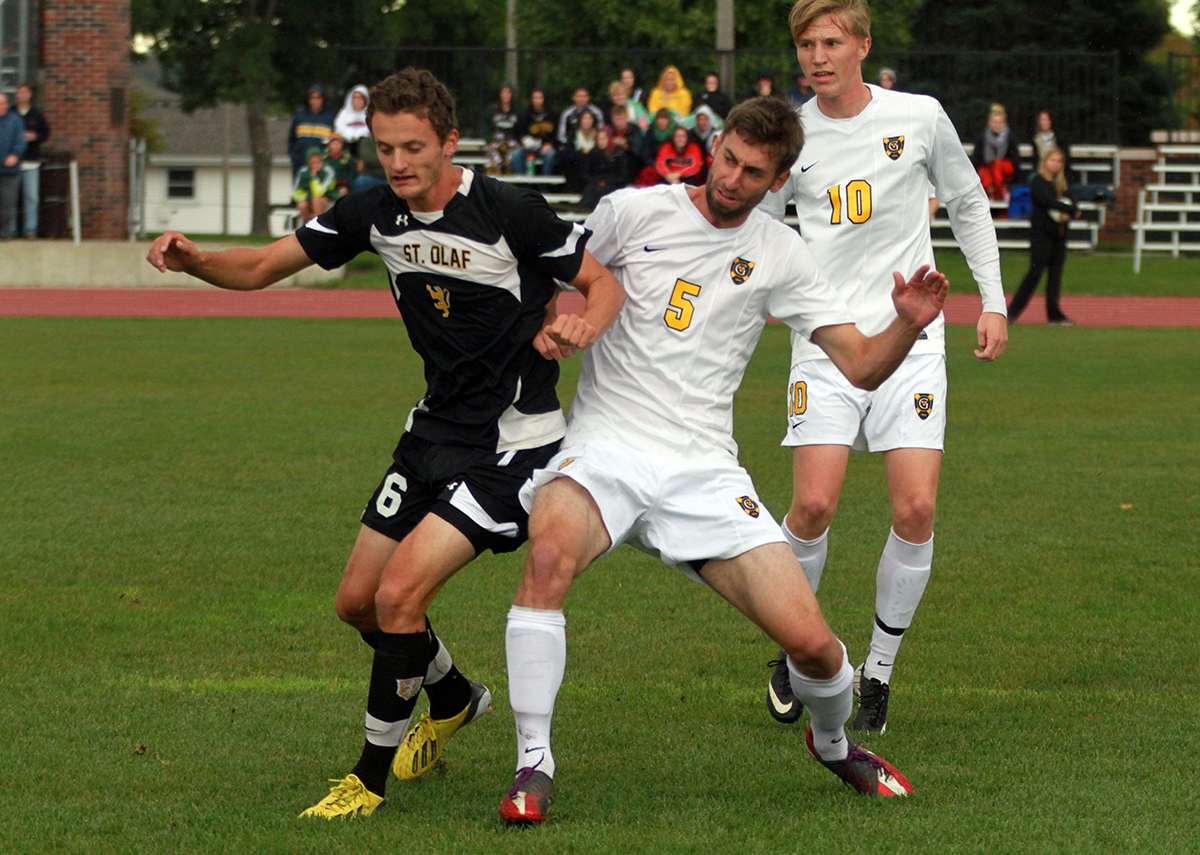 Brown’s Late Goal The Difference In Men’s Soccer’s 2-1 Win Over St. Olaf