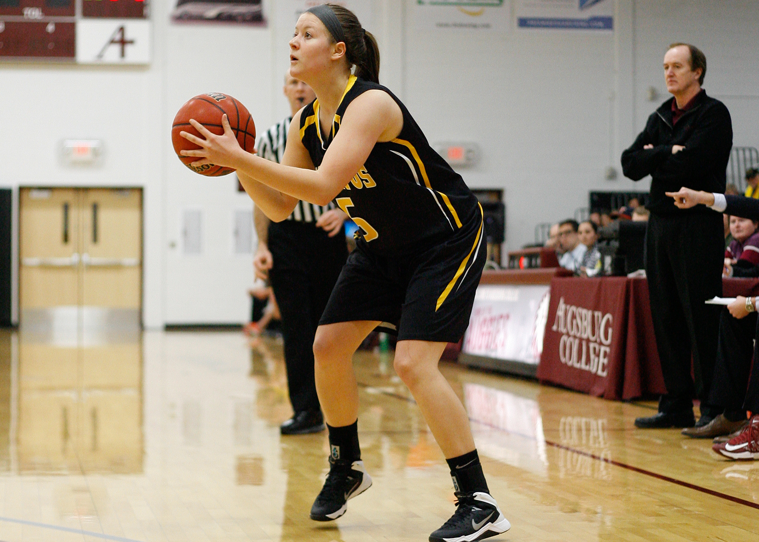 Dysthe And Schroeder Lead Women’s Basketball To 66-51Victory Over Augsburg