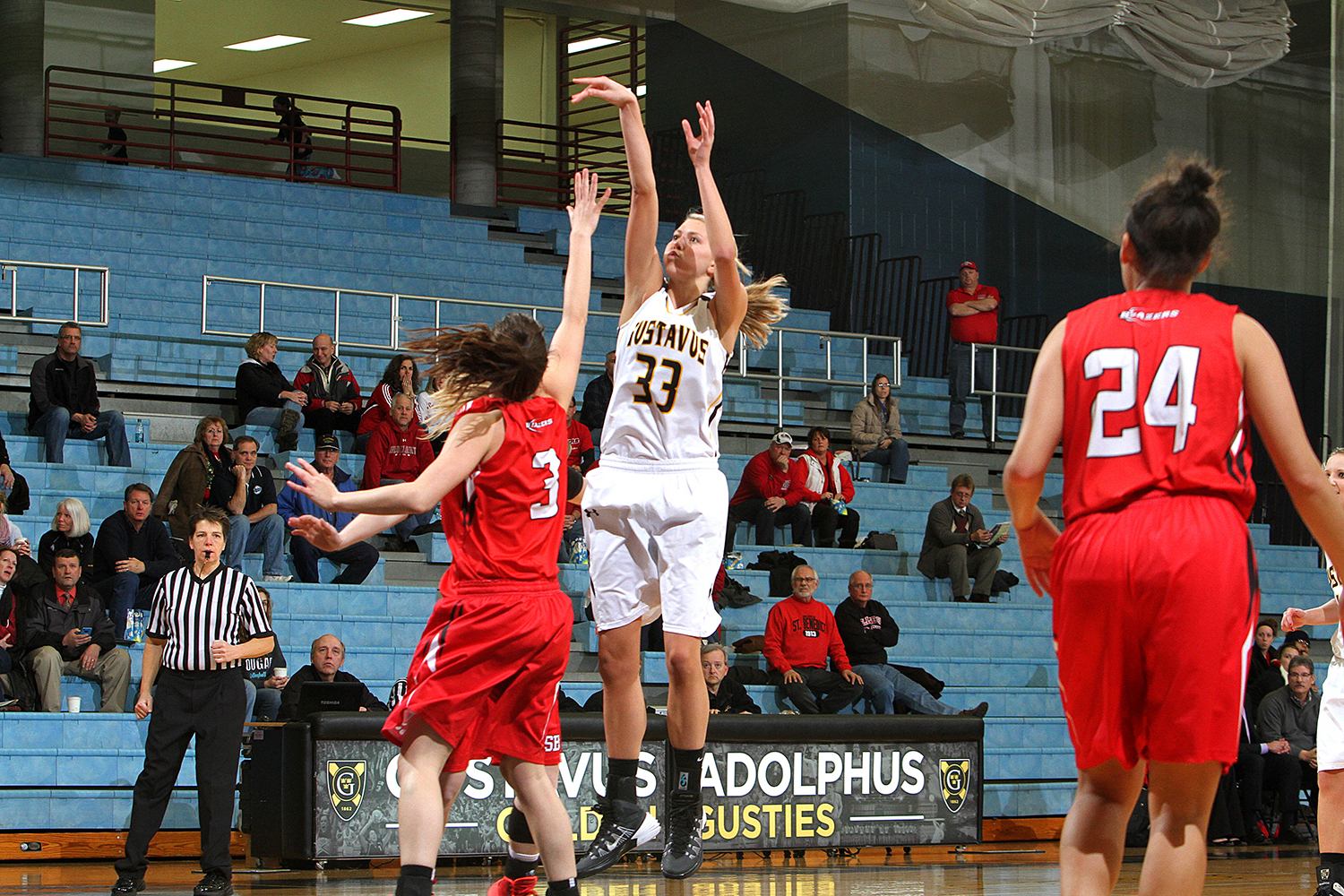 Women’s Basketball Falls 76-73 To Saint Ben’s In Back And Forth Battle