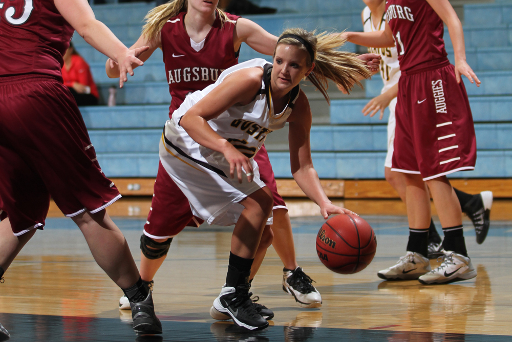 Women’s Basketball Jumps Out To Early Lead, Holds On To Defeat Augsburg 61-51