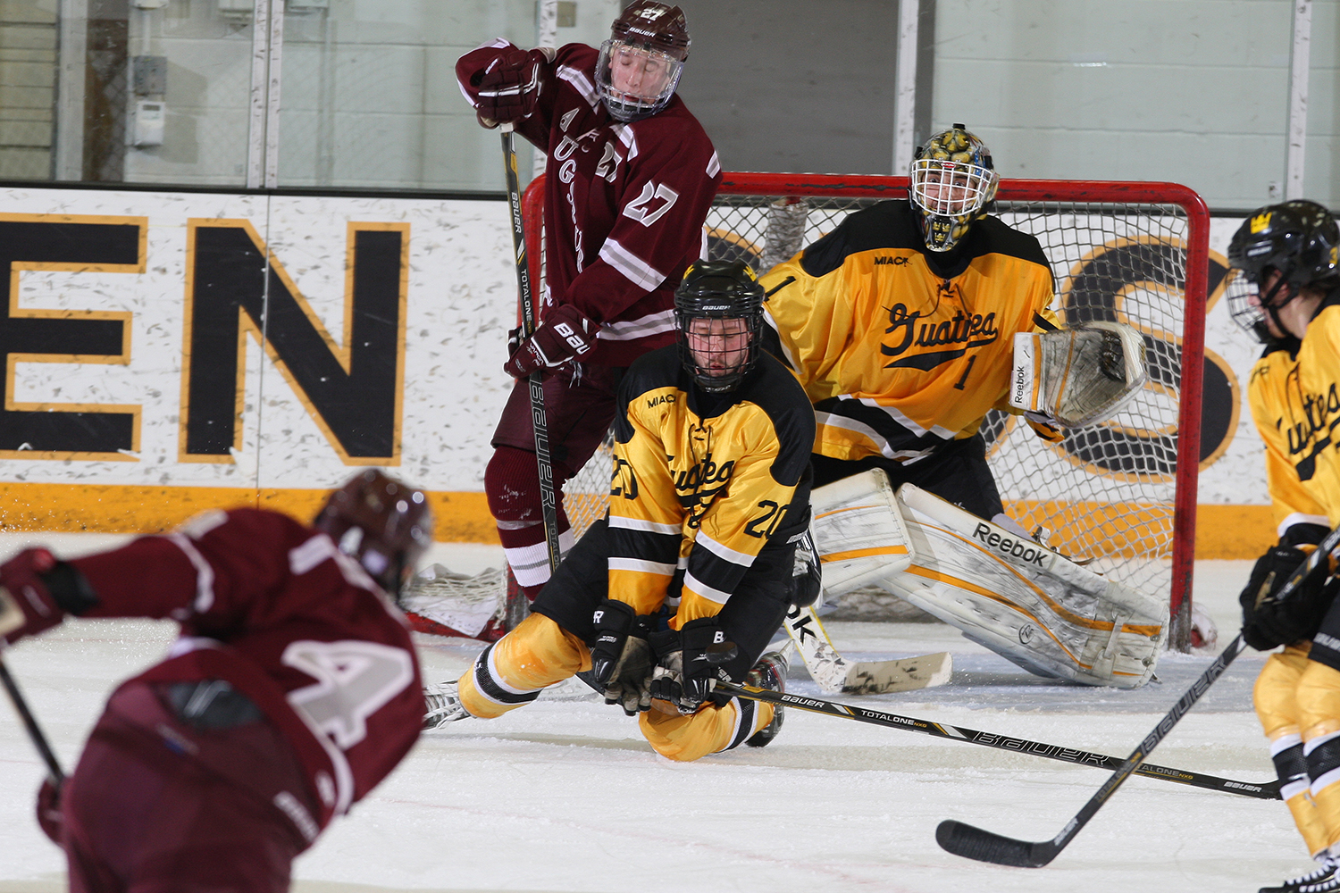 Men’s Hockey Resumes League Play With 3-1 Win Over Augsburg