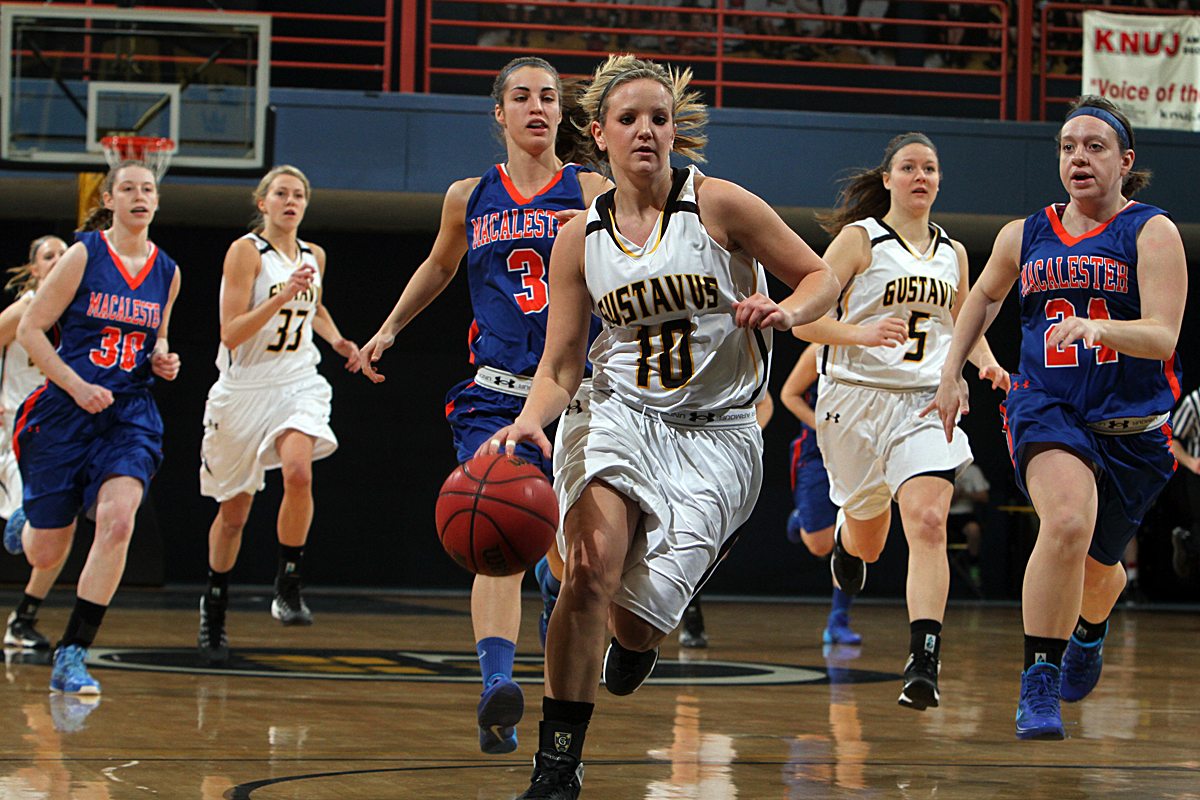 Women’s Basketball Falters Late, Loses 57-55 To Macalester