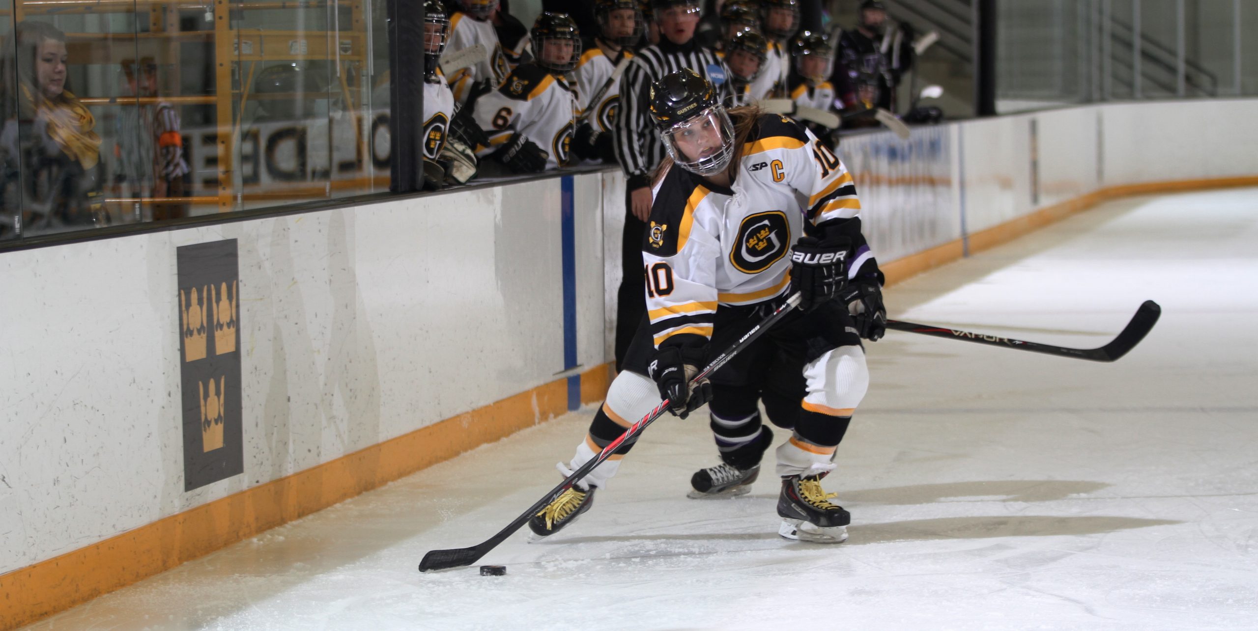 Five Gusties Score In Women’s Hockey 5-1 Win Over No. 8 St. Thomas