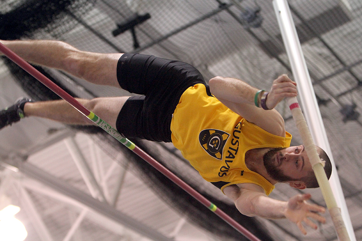 Indoor Track & Field Teams Compete At Ted Nelsen Classic