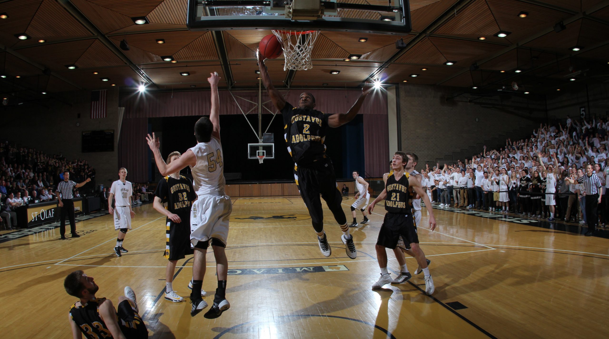 Men’s Basketball Ends Season With 66-53 Loss To St. Olaf In MIAC Semifinals