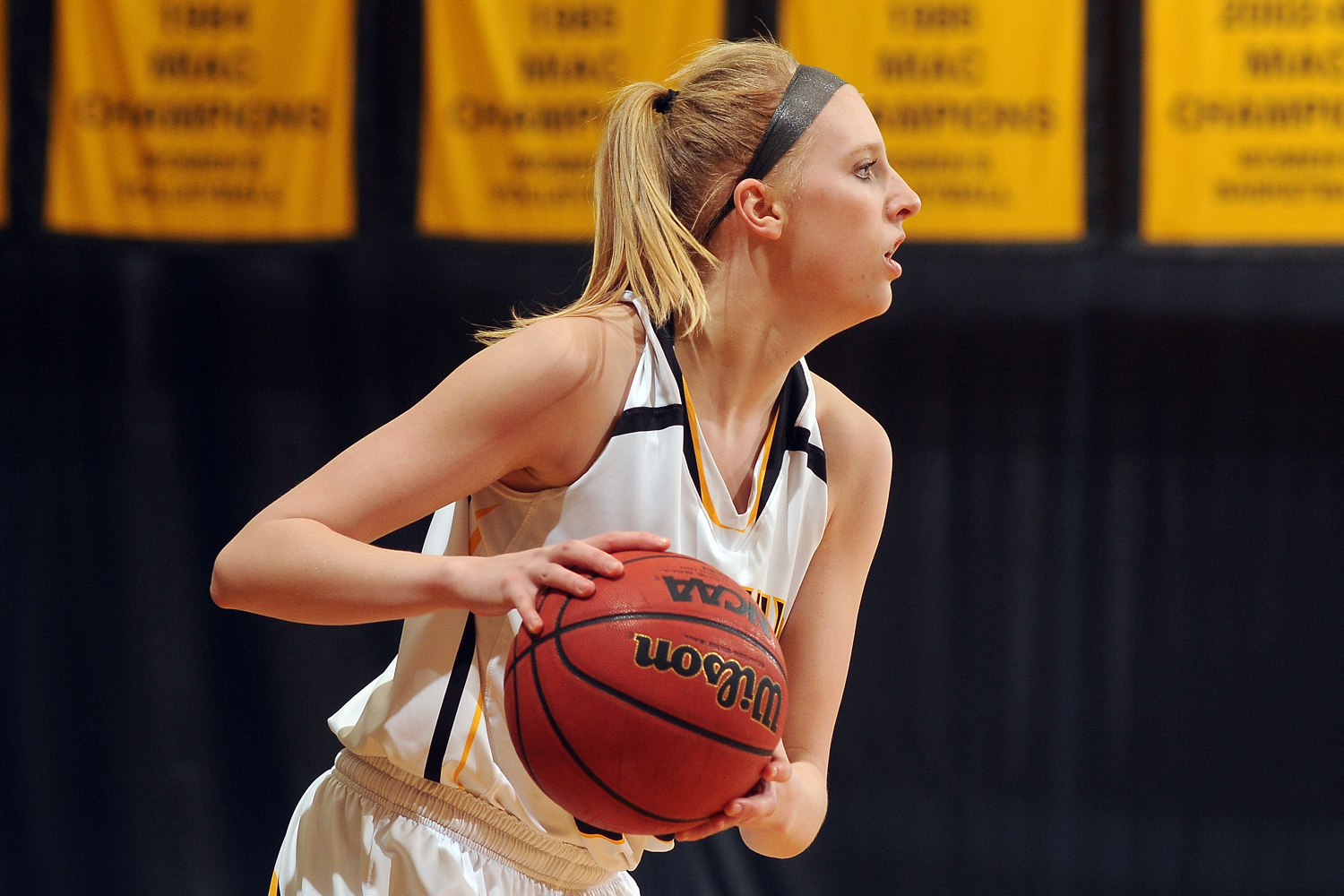 Women’s Basketball Falls 69-62 To Saint Mary’s In Overtime On Senior Day