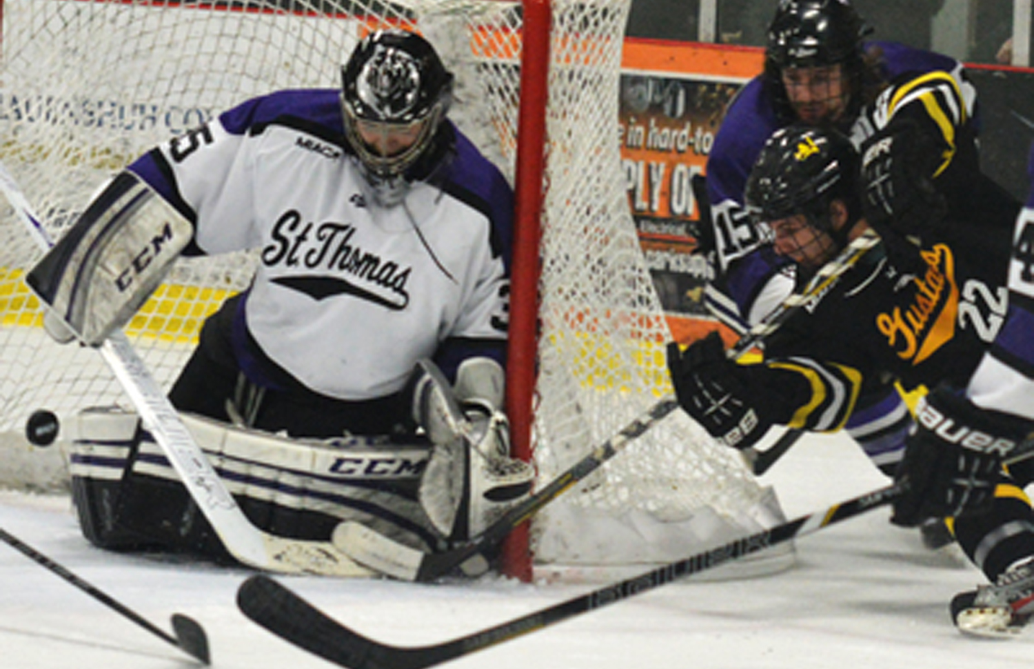 Men’s Hockey Falls 2-1 To St. Thomas In MIAC Playoff Championship