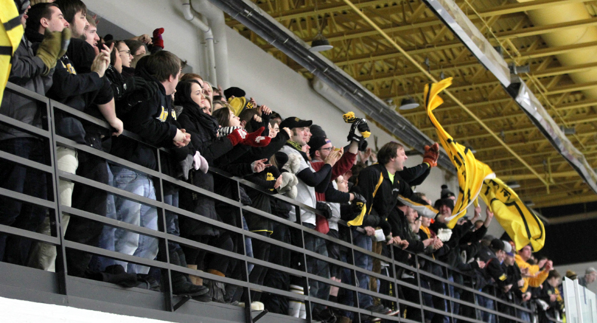 Men’s Hockey Continues To Climb In National Polls