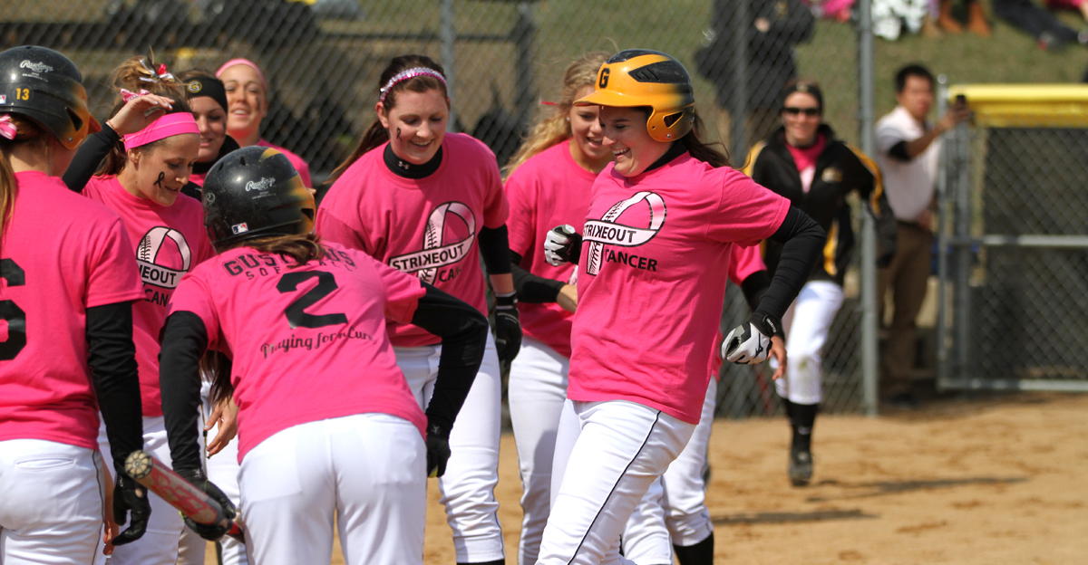 Big Innings, Clutch Hitting Lead Softball To Sweep Over Macalester