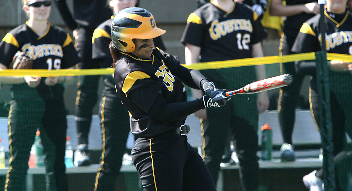 Boissiere Long Balls Lead Softball To Sweep Over St. Olaf