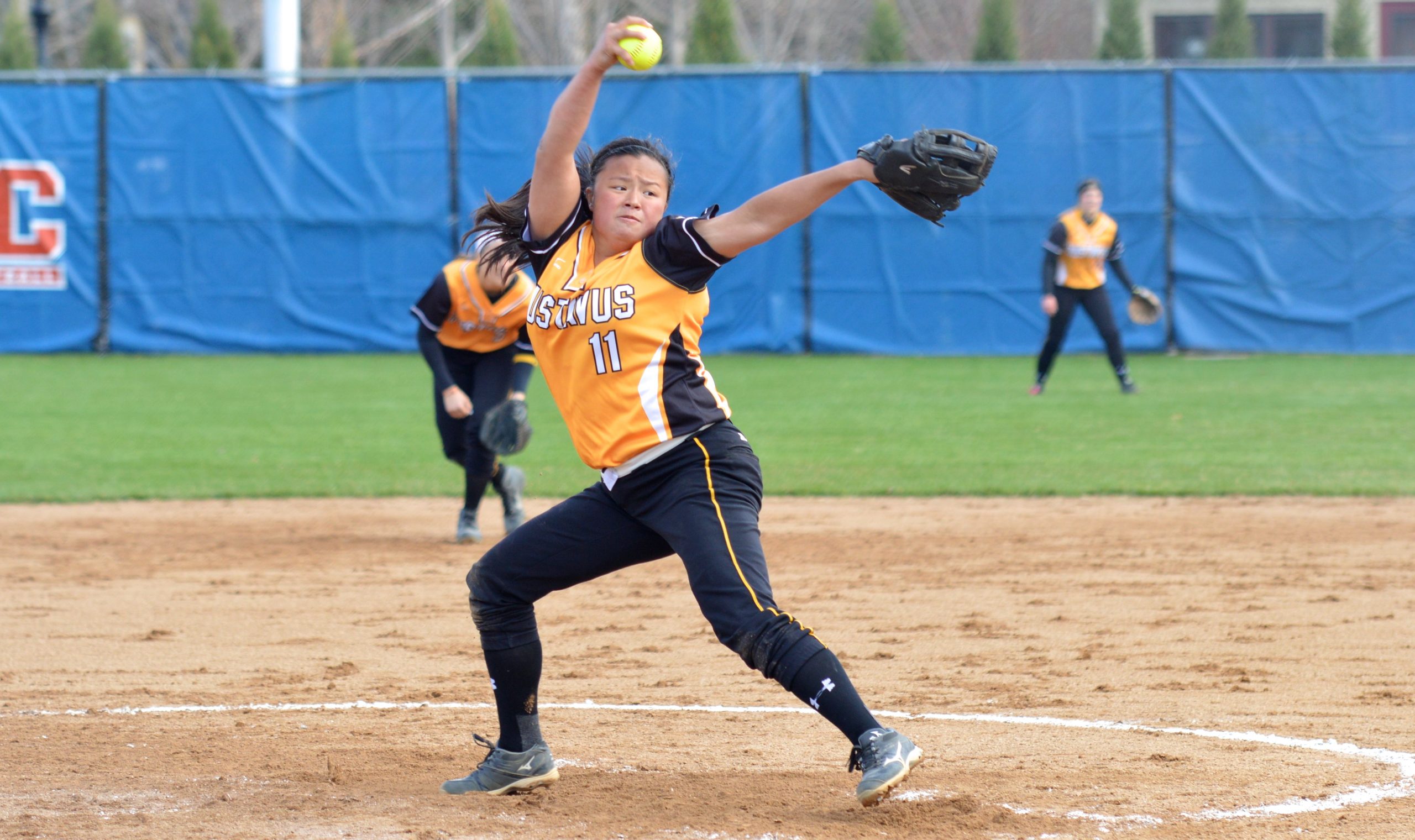 Softball Defeats Saint Benedict, Falls To St. Thomas On Opening Day Of MIAC Playoffs