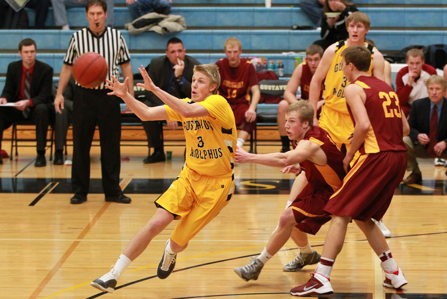 Men’s Basketball Fights Off Minnesota Morris, Wins Home-Opener 77-73