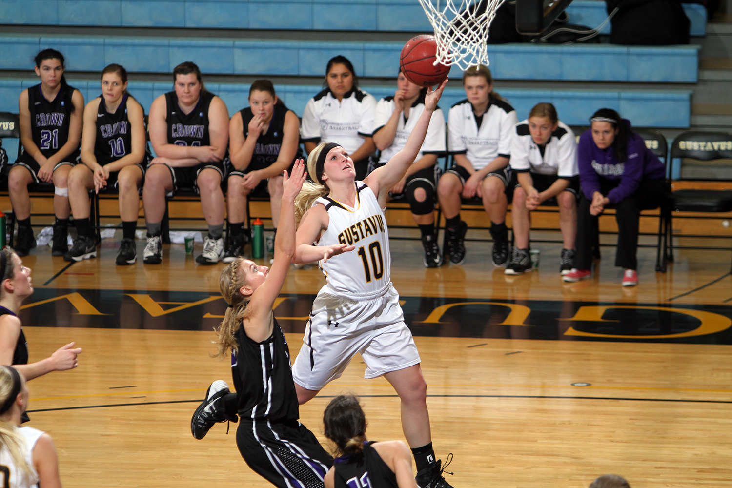 Women’s Basketball Defeats Crown College 81-31 in Season Opener