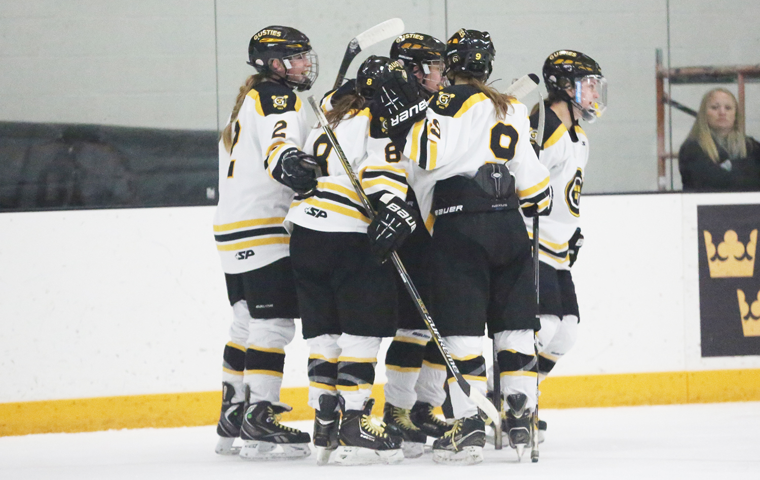 Women’s Hockey Takes Down Augsburg In 5-0 Win