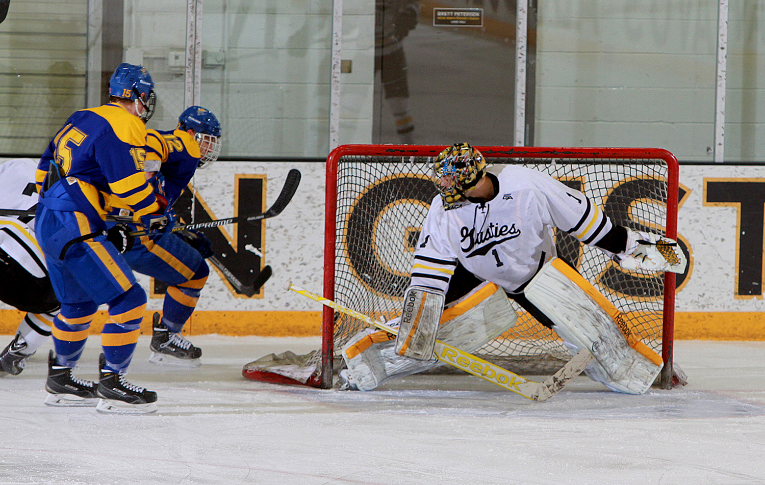 Men’s Hockey Skates To 0-0 Tie Against St. Scholastica