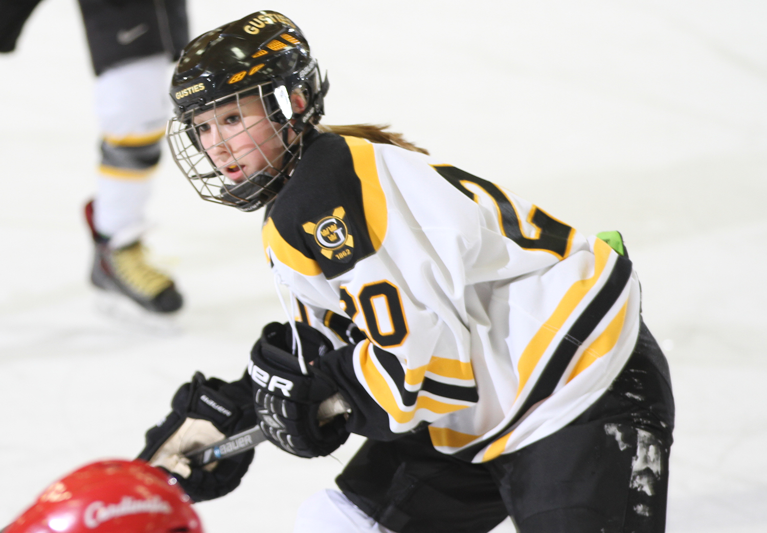 Women’s Hockey Earns Fourth Win In A Row With 3-2 Victory Over Saint Mary’s